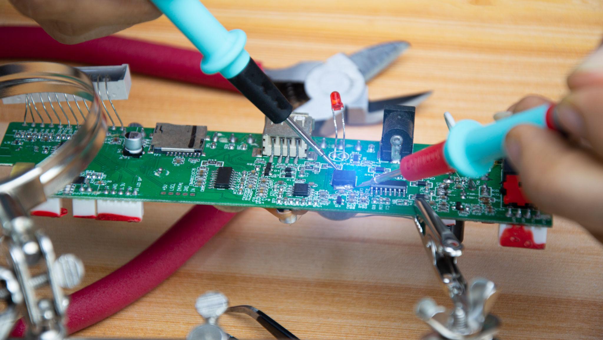 Board level computer repair Montreal