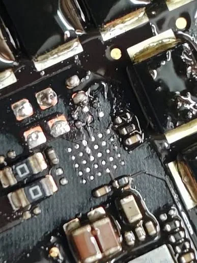 MacBook capacitor replacement Montreal