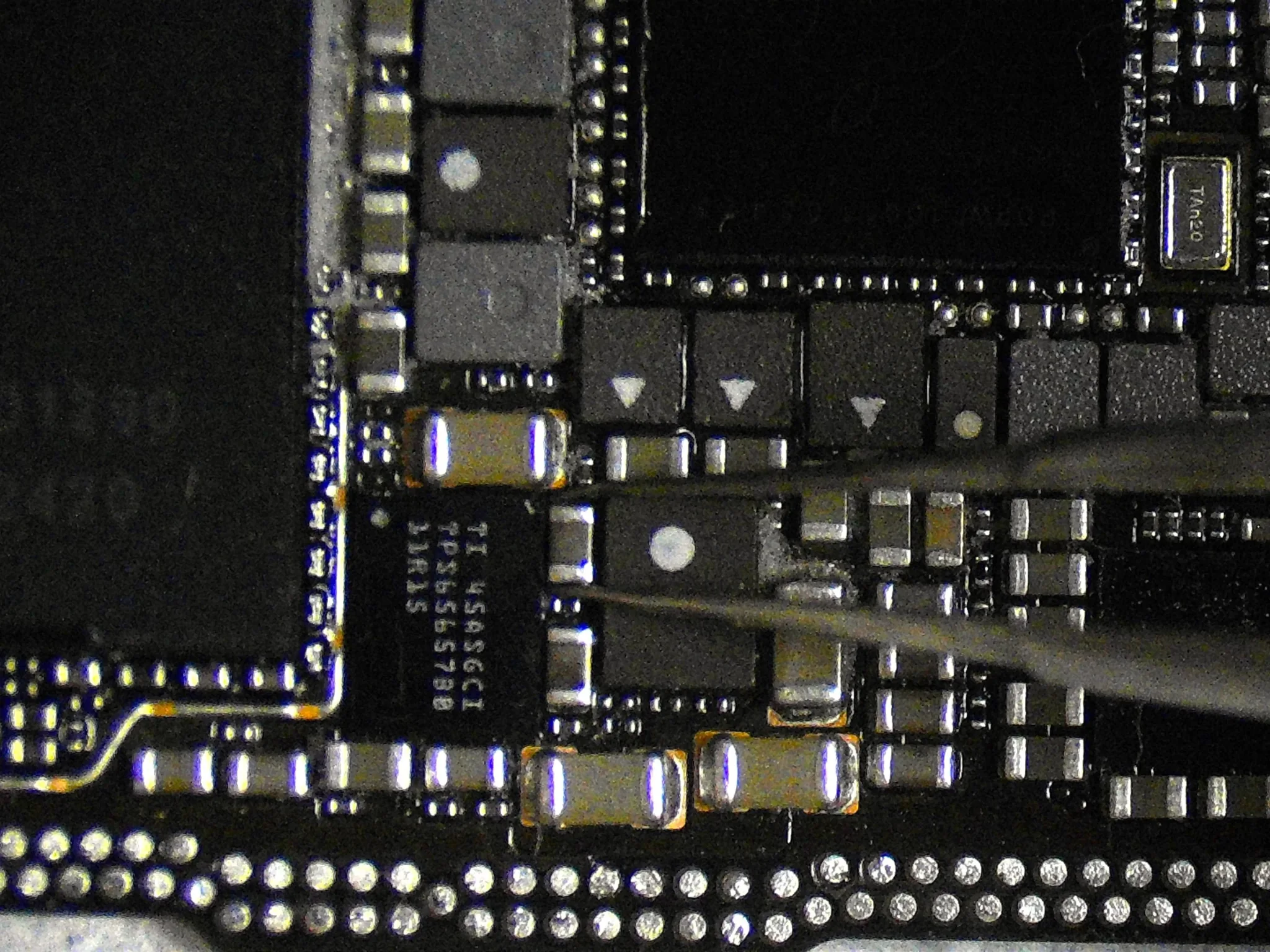 MacBook Pro microsoldering repair Montreal